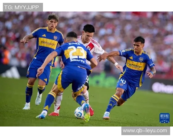 维尼修斯被换下场后对马斯坦托诺表达不满引发关注