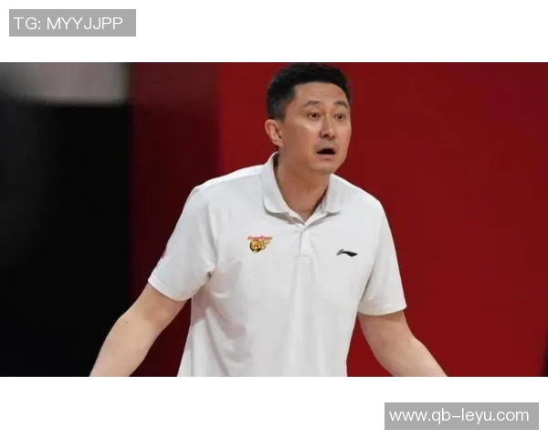 广东男篮主帅杜锋亲临现场助威广东女篮新赛季首战精彩揭幕 广东男篮主帅杜锋亲临现场助威广东女篮新赛季首战精彩揭幕